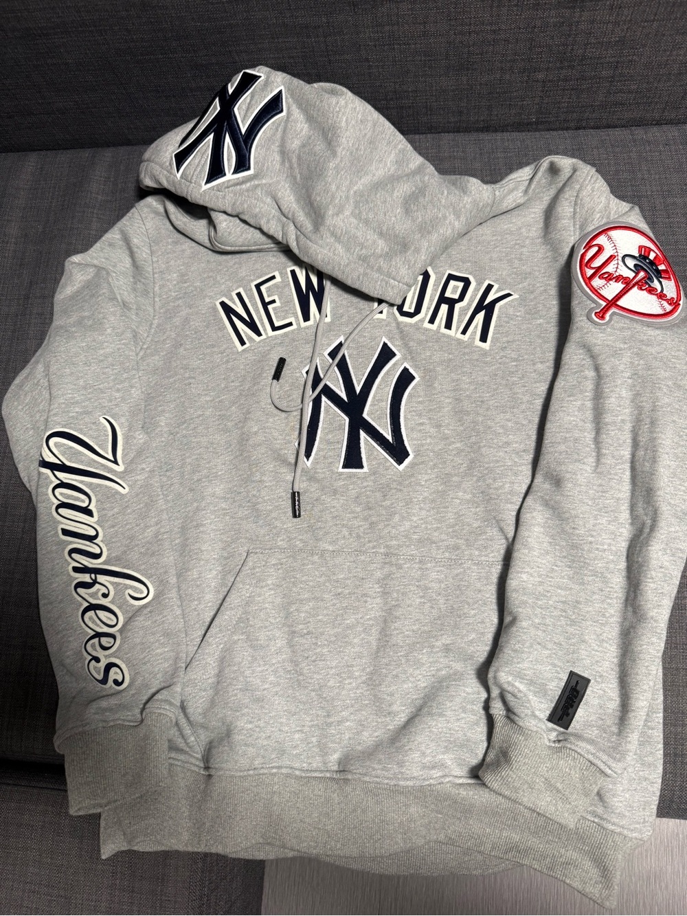 Pro Standard Men/ Women NY
Yankees 
MLB Hoodie Luxury Athletic
Size Medium